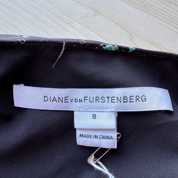 DIANE VON FURSTENBERG Bold Print Black 2 Piece Set - Sheath Dress & Jacket - Picture 13 of 15